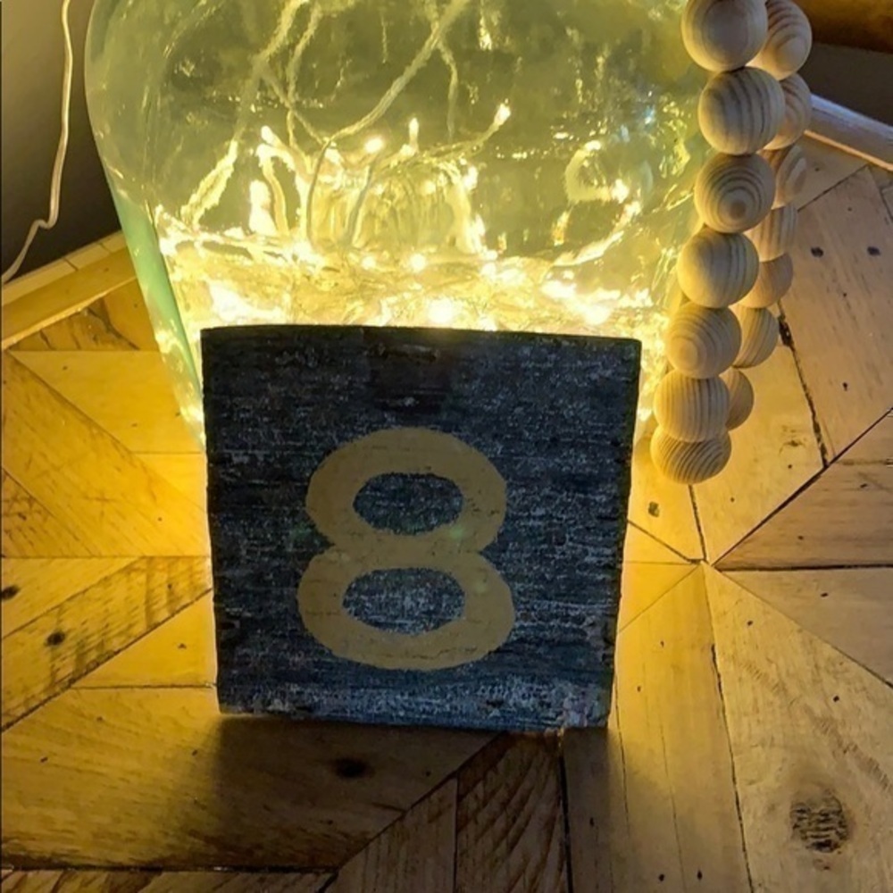 Barnwood Painted Decoration Number 8 sign